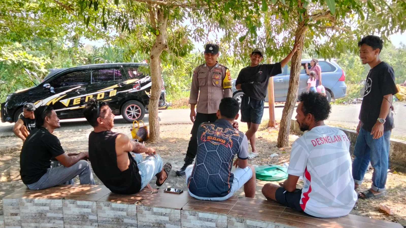 Cegah Kebakaran Meluas, Bhabinkamtibmas Tiley Ingatkan Warga Tak Sembarangan Membakar Lahan