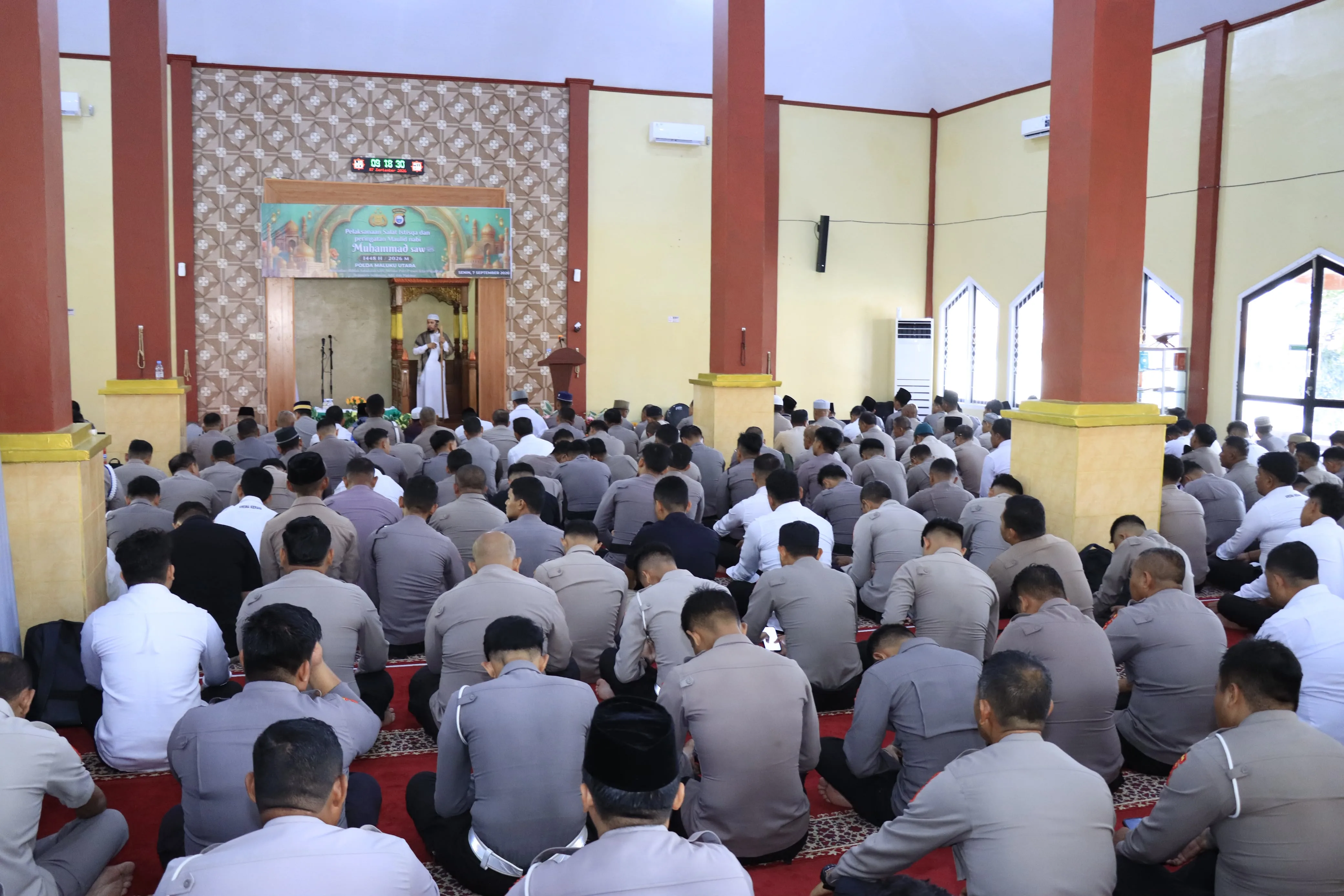 Polda Malut Gelar Salat Istisqah dan Maulid Nabi, Kapolda Ajak Personel Teladani Akhlak Rasulullah